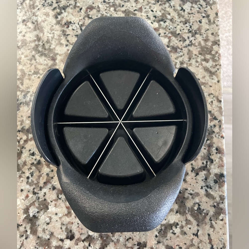 Pampered Chef Veggie Wedger Vegetable Slicer